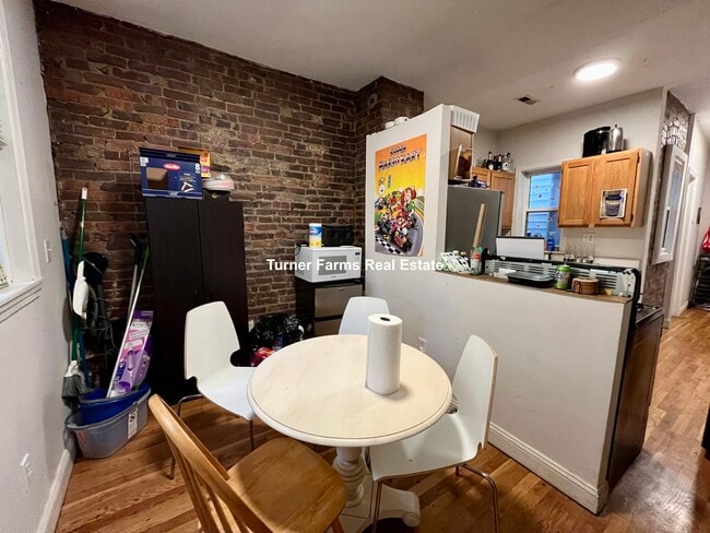 Building Photo - 733 Parker St Unit 2