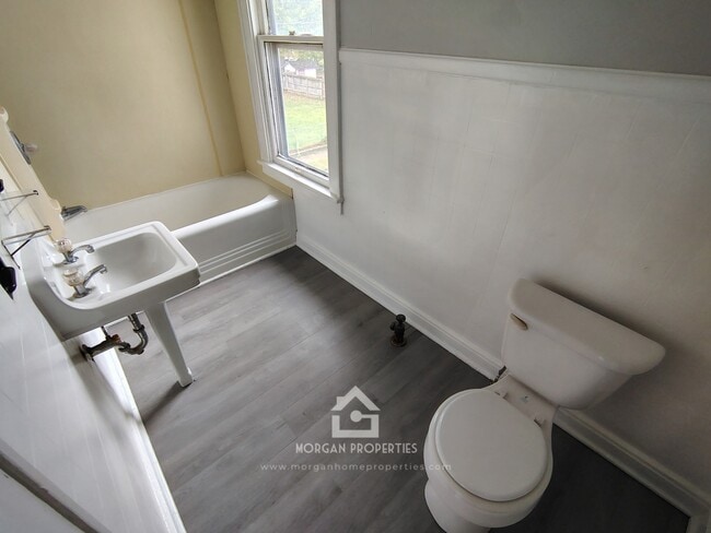 Photo - 130 W 5th St Unit 130