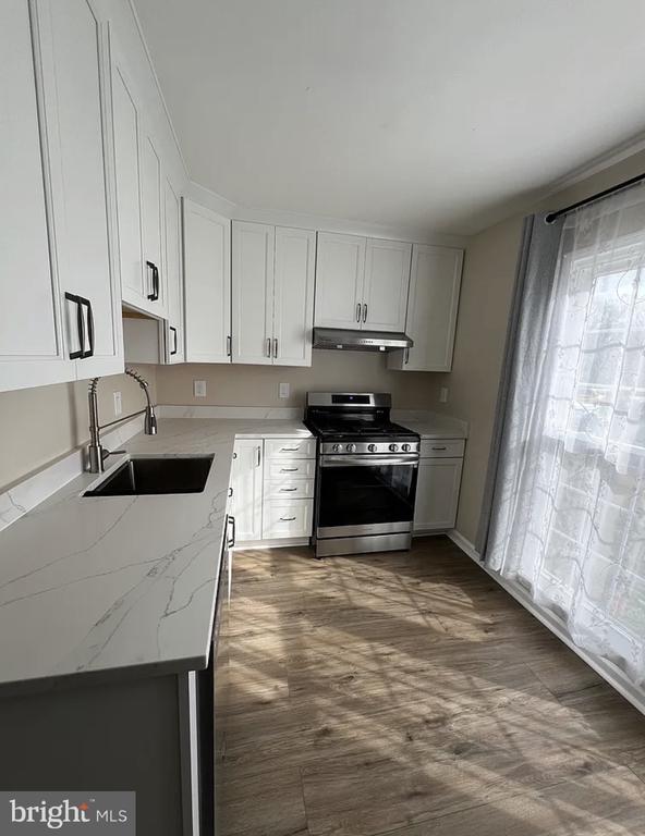 Building Photo - 10108 Sabin Dr