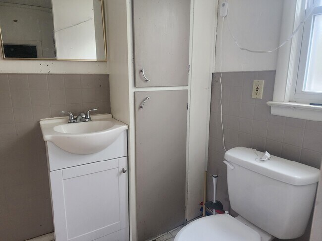 Photo - 401 E Hines St