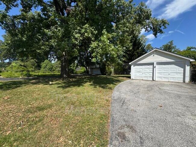 Photo - 1629 Talisman Ln