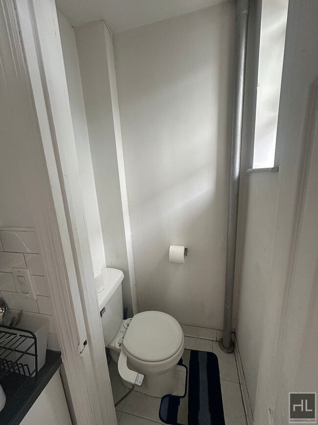 Photo - 35 STREET Unit 3B