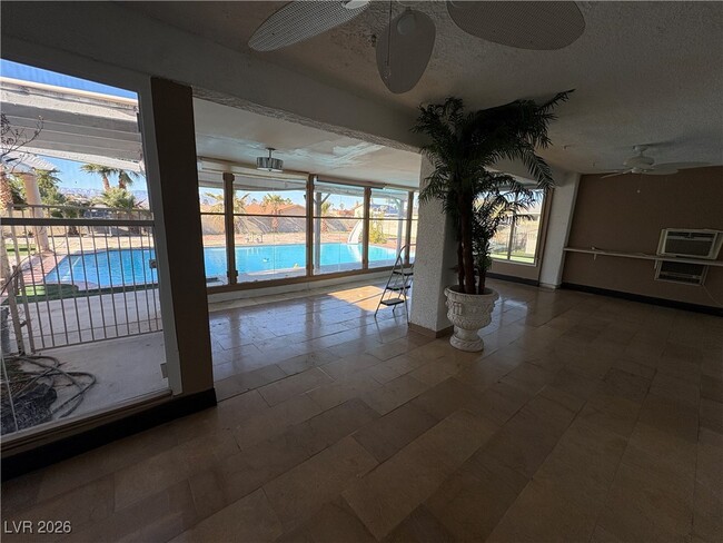 Photo - 71 Whitewind Ln