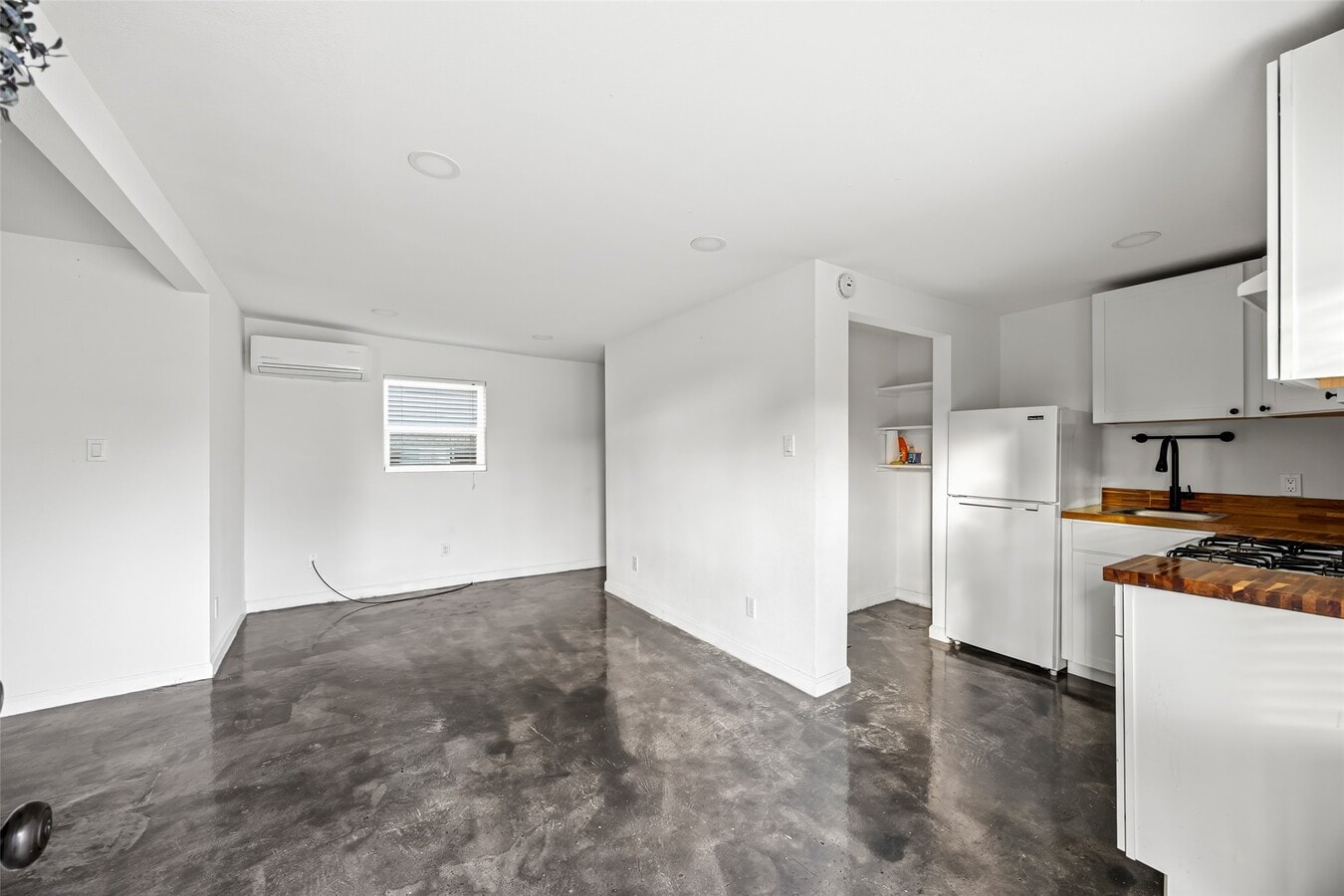 Photo - 7303 Market St