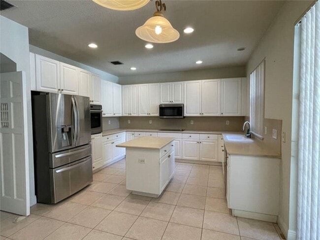 Building Photo - 10225 NW 60th Pl