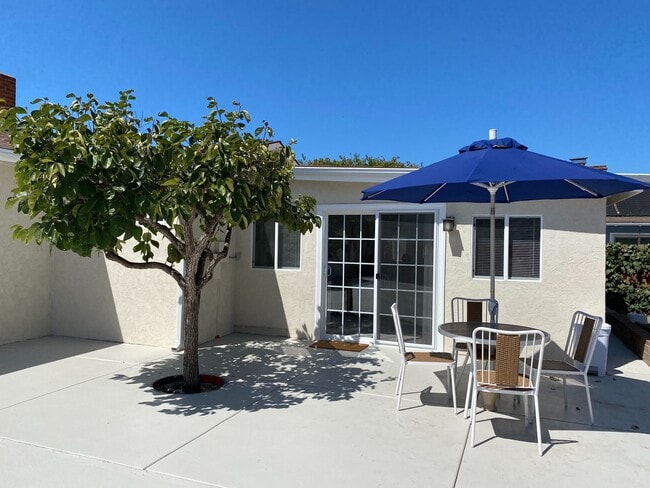 Building Photo - 2404 Chatsworth Blvd Unit Studio