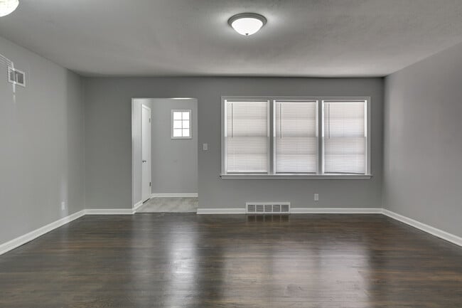 Photo - 2110 S 50th St