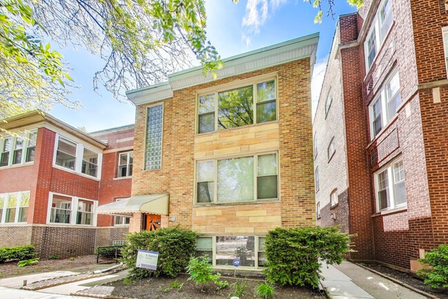 Photo - 5140 N Leavitt St Apartment Unit 1