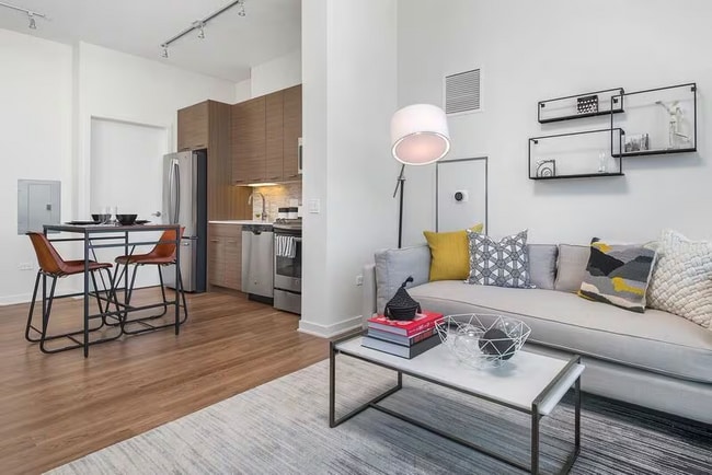 Photo - 339 W Chestnut St