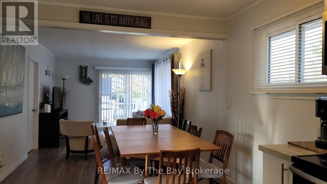 Photo - 18 16th St S