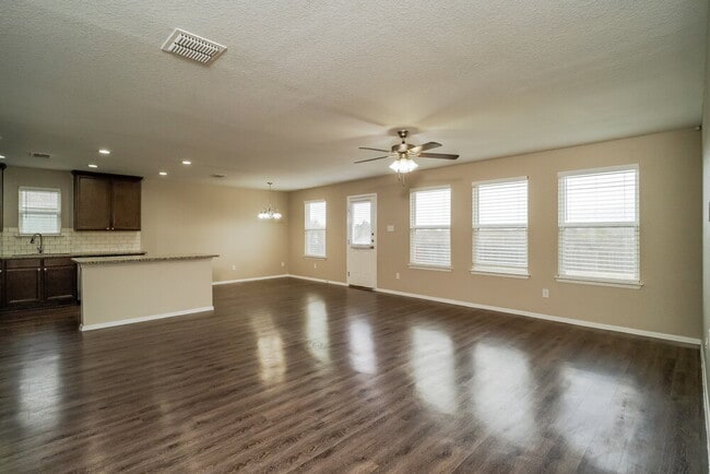 Photo - 123 Fabarm Ln