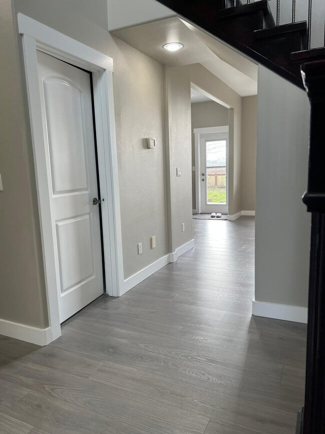 Photo - 2655 Glenmore St