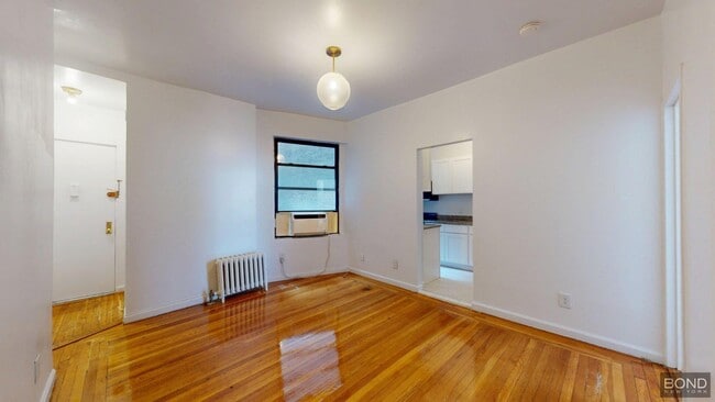 Building Photo - 78 W 11th St Rental