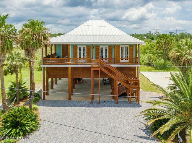 Photo - 218 Front St