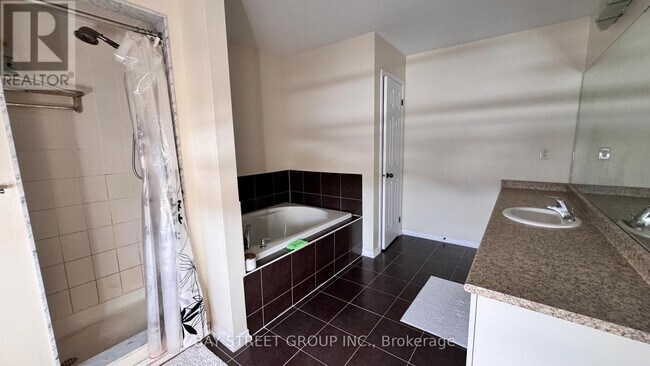 Photo - 8859 Dogwood Cres