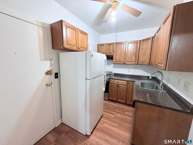 Photo - 140 Woodside Green Unit 1