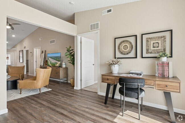 2BR, 2BA - 1,294SF Work Space