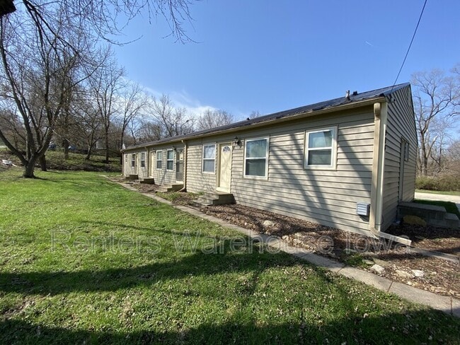 Building Photo - 904 Luster Ln Unit 4