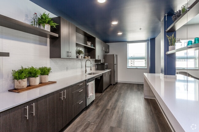 District at 6th Apartments