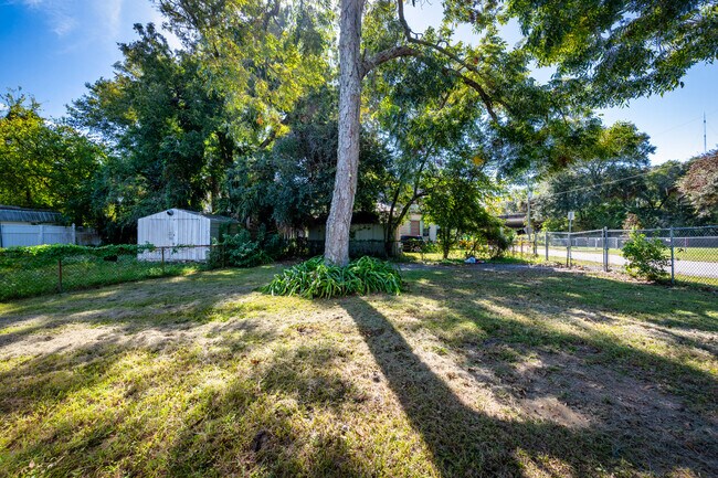 Photo - 1602 Wambolt St