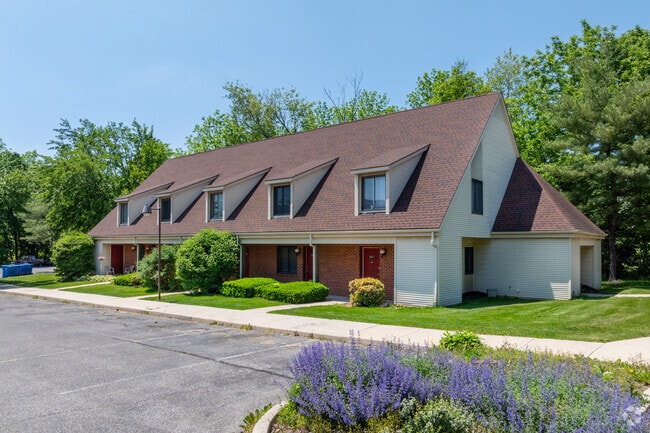 Lincoln Manor Apartments