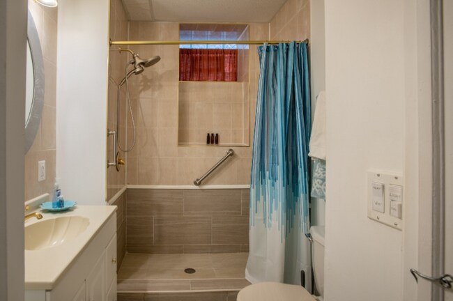 Photo - 445 E Bowen Ave