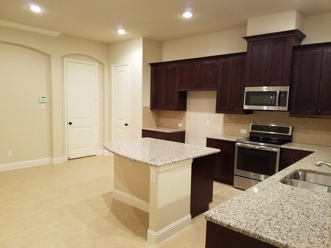 Photo - 837 Rohan Dr