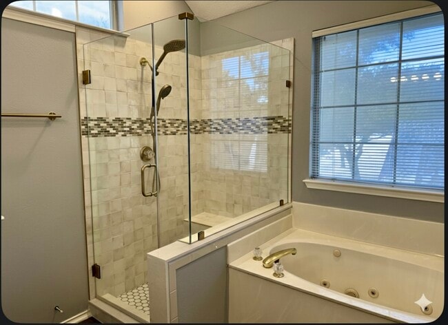 Photo - 4817 Salmon Run Way