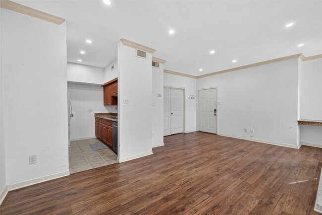 Photo - 4041 Drake St Unidad 203