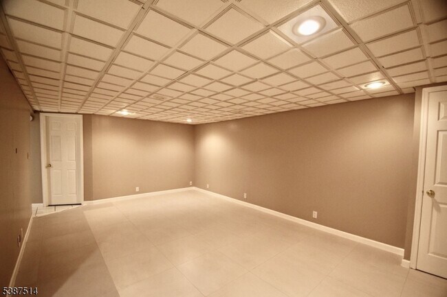 Photo - 1450 Deer Path