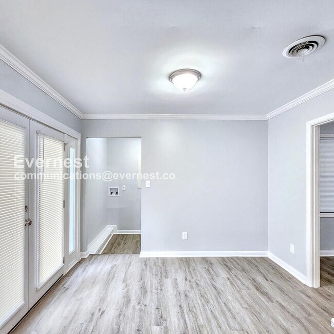 Photo - 1079 Shieldcrest Way