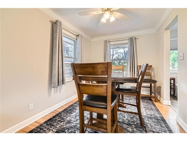 Photo - Like-New Redone Rambler with Family Room, ... Casa