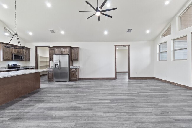 Photo - 140 N Retreat Dr