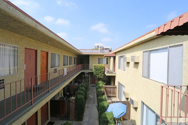 Courtyard - 3748 Midvale Ave Unit 8