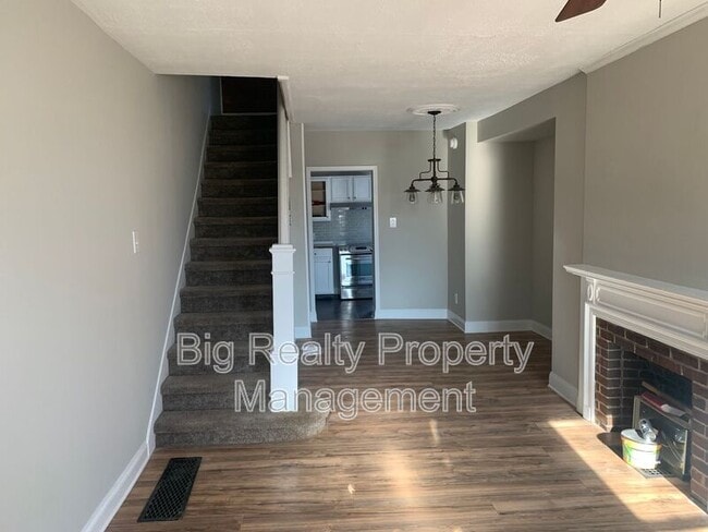 Photo - 457 Walnut St