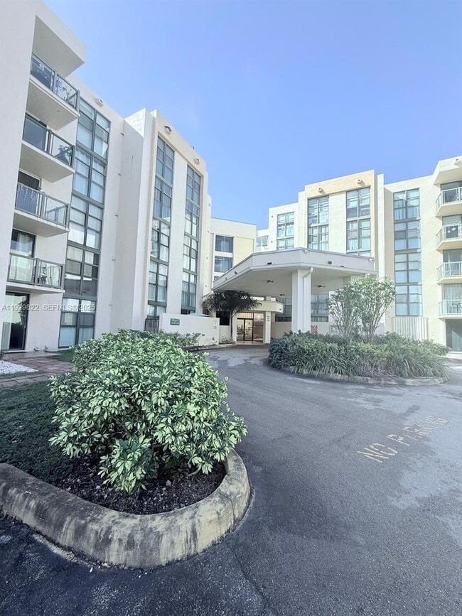 Building Photo - 2055 SW 122nd Ave Unit 415