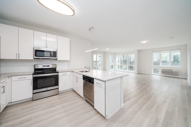 Building Photo - 16 Bennett St Unit 211