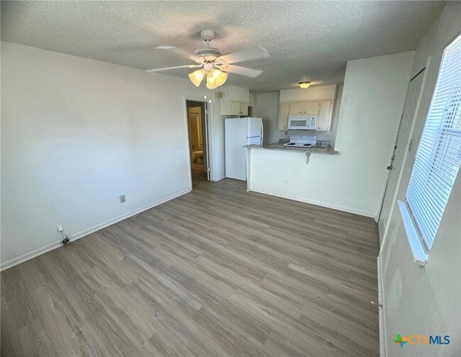 Photo - 604 Sunset Ln