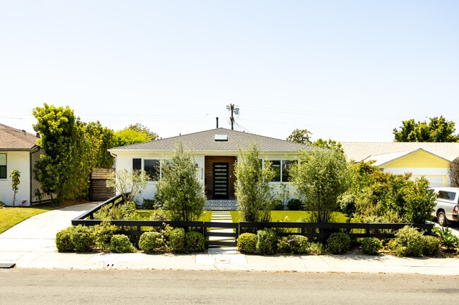 Building Photo - 6334 W 80th Pl Rental