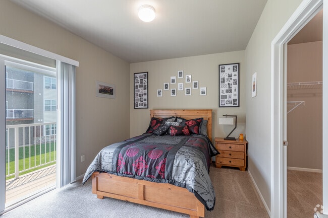 1BR, 1BA - 766SF - Boulder Ridge