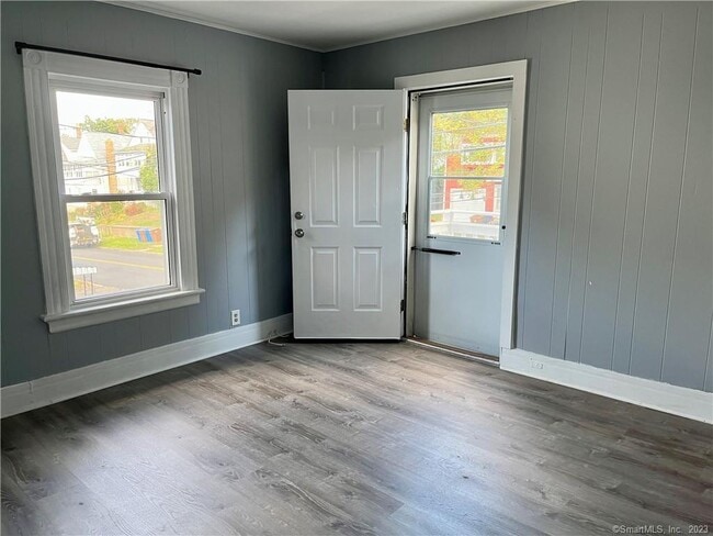 Photo - 113 Kneen St