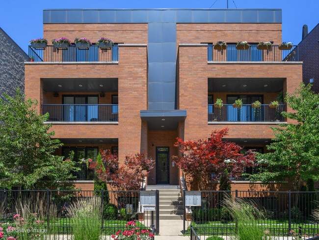 Building Photo - 1046 W Altgeld St