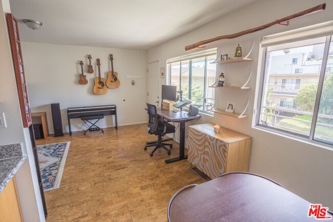 Photo - 4209 McLaughlin Ave Unidad 4