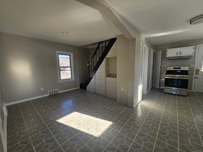 Photo - 370 Bruce Ave