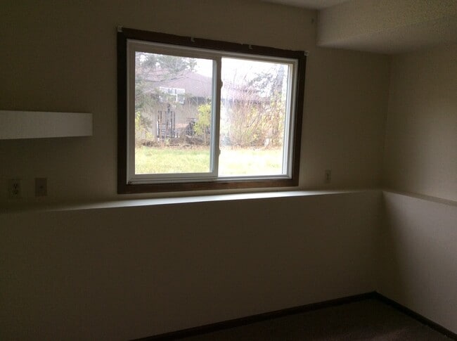 Photo - 1460 Meadow Ln