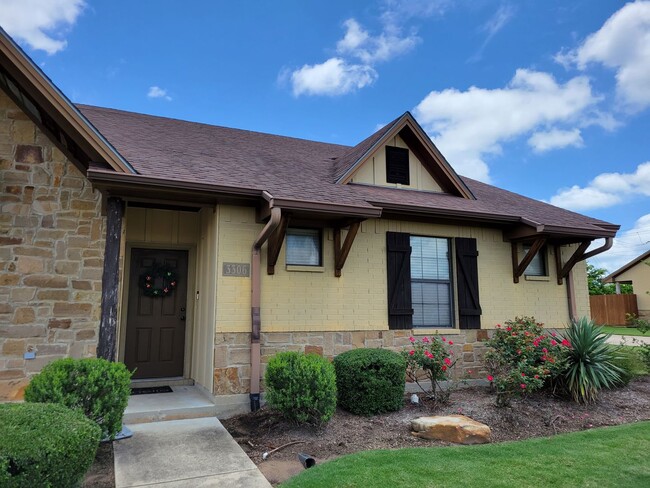 Photo - College Station - 3 bedrooms / 3 Baths Townhome in the Barracks!
