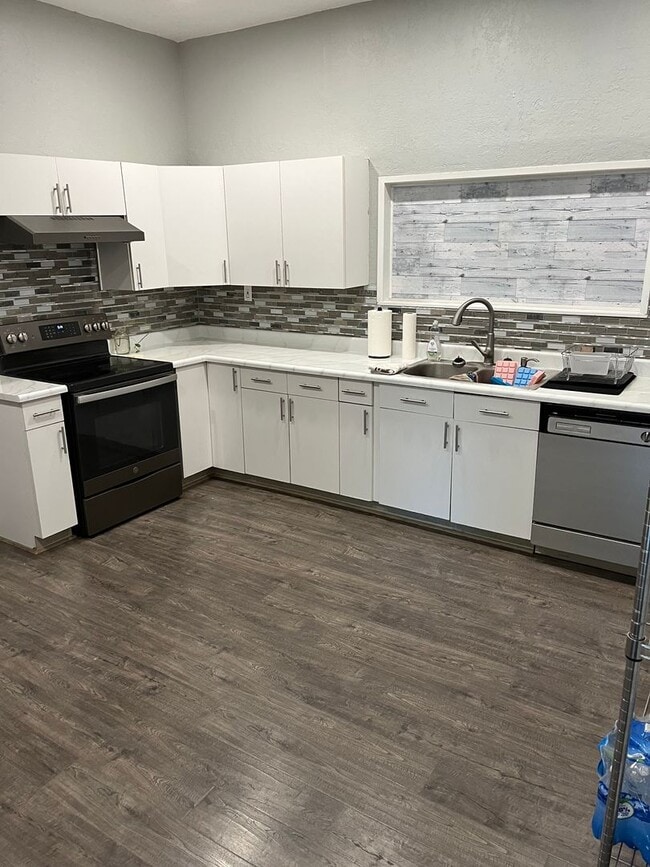 Photo - 3-bedroom 2 bath Corner Lot