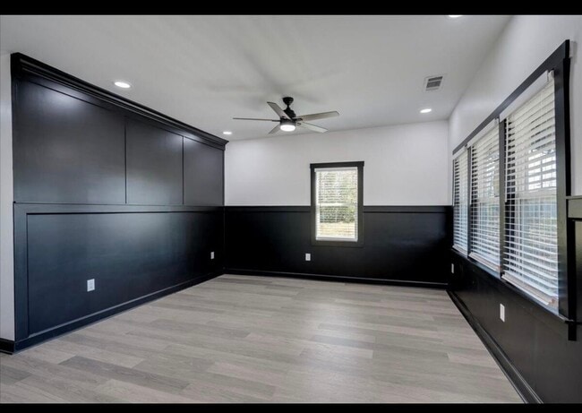 Photo - 1335 Conklin Ave