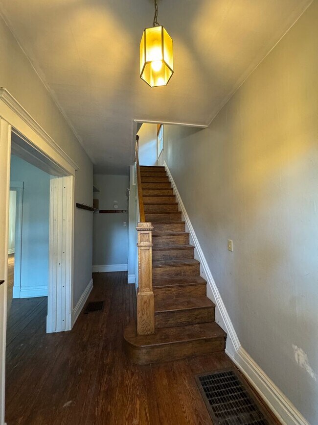 Photo - Pittsburgh, Mt. Washingtom Neighborhood- 3 Bedroom 1 Bath House, Yard