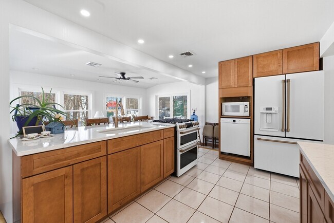 Photo - 11 Hillcrest Ave